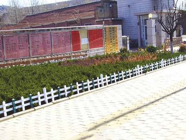 PVC草坪护栏