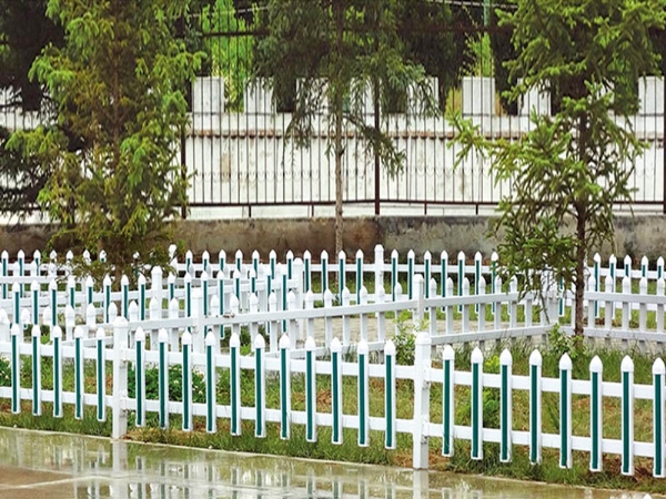 PVC草坪护栏