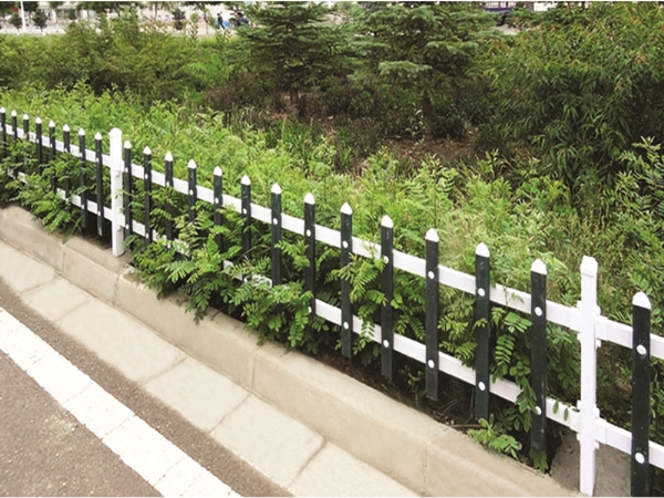 PVC草坪护栏