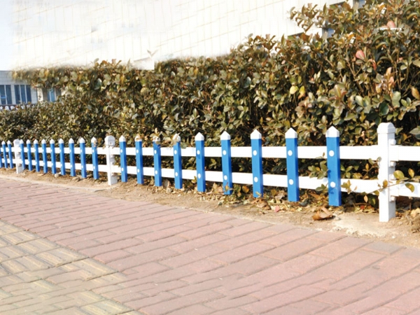 pvc草坪护栏 (1)
