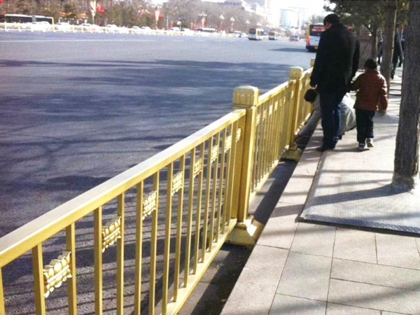 黄金道路护栏