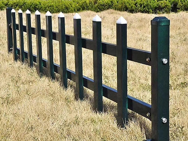 草坪护栏