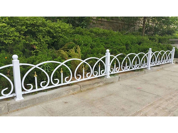 草坪护栏