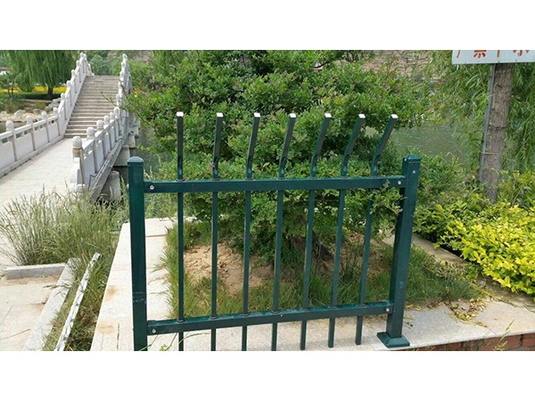 草坪护栏